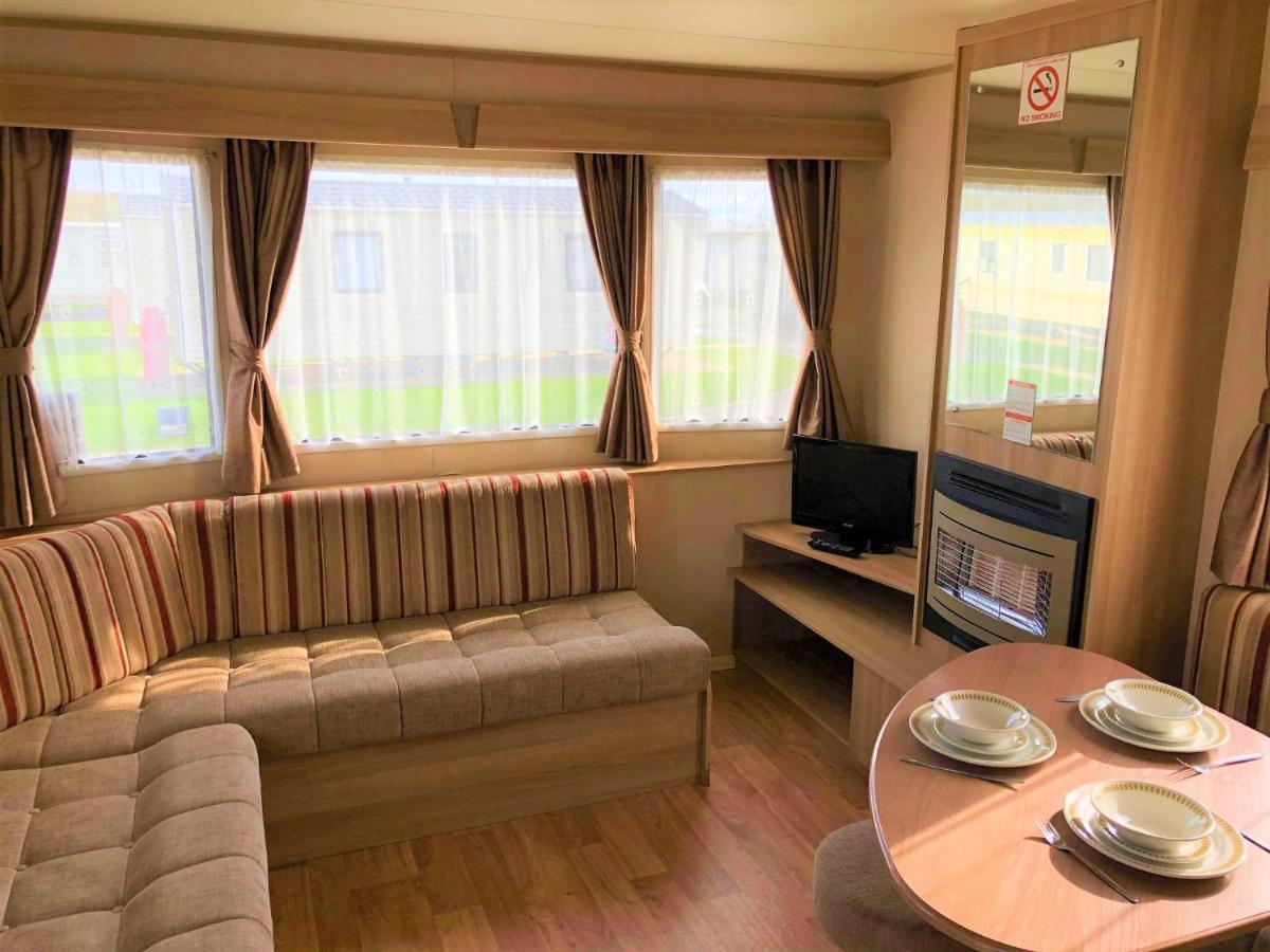 Birch Standard Holiday Home Чапъл Сейнт Лионардс Екстериор снимка